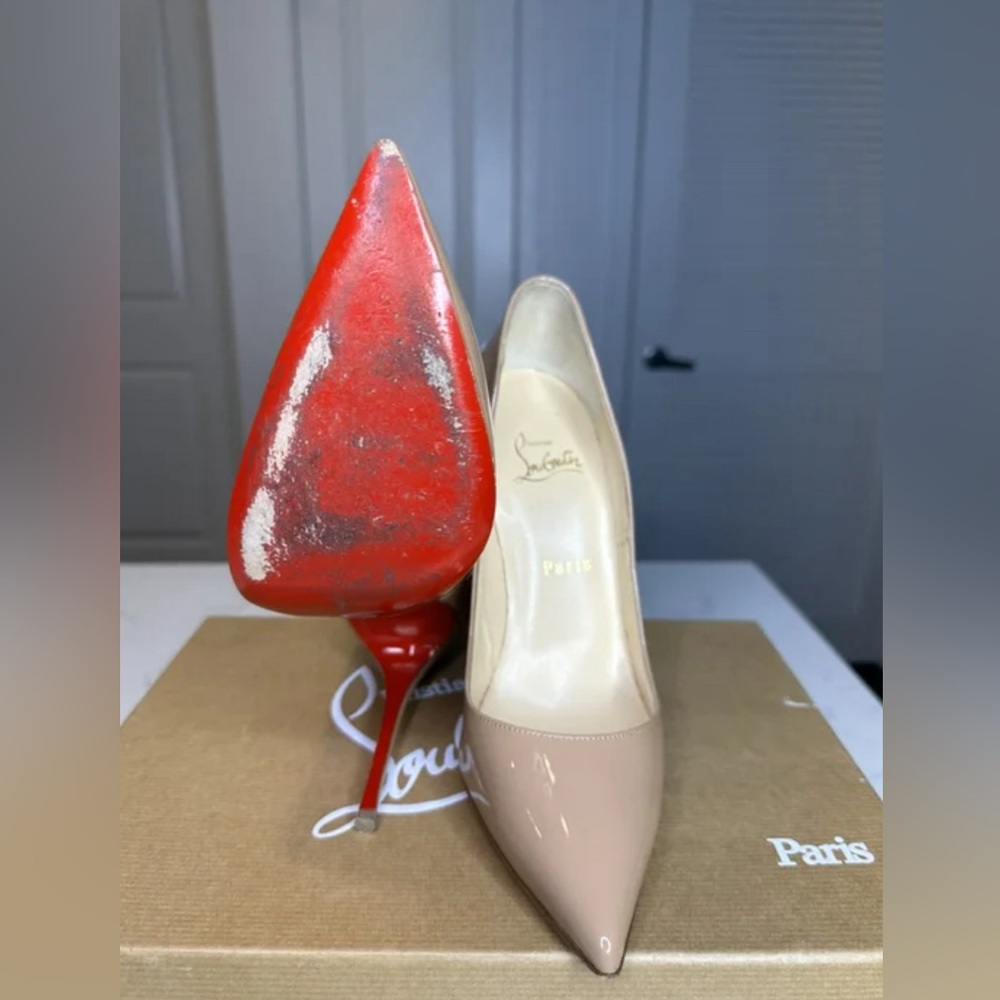 CHRISTIAN LOUBOUTIN
So Kate patent leather heels
38.5 EU. Like new condition!! - Picture 2 of 5